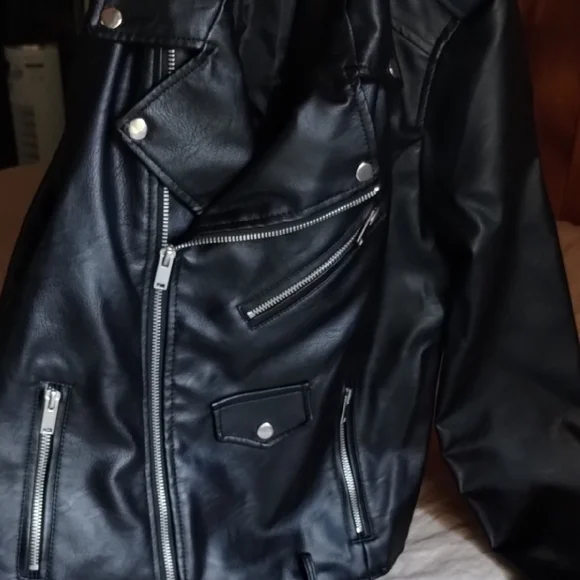 Love Tree Black Faux Leather Motorcycle Jacket - Picture 5 of 12